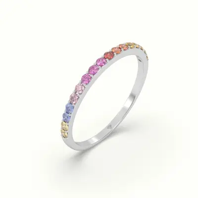 3D-Rendering eines schmalen Rings aus Weißgold mit einer Reihe runder Edelsteine im Regenbogenverlauf, auf hellem Grund