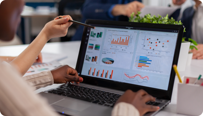 2 woman with a laptop discussing on graphs