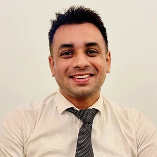 Shivam Bhanwra Managing Director of JewelExperts.com